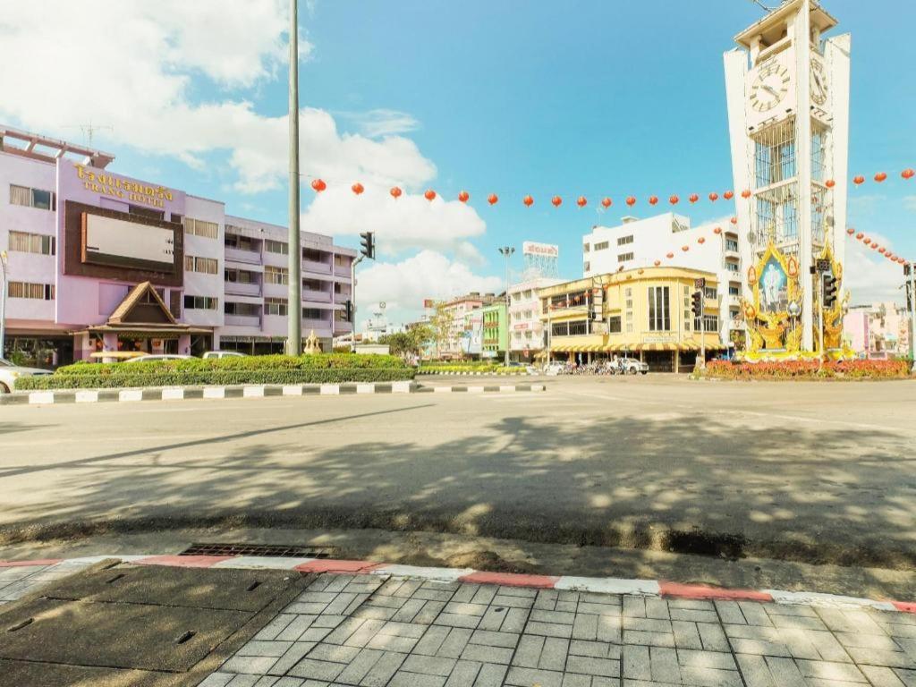Oyo 565 Trang Hotel מראה חיצוני תמונה